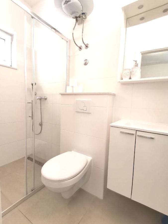 Apt White Idyll, 3 Bedrooms, 3 Bathrooms, Terrace Apt Promajna Bagian luar foto