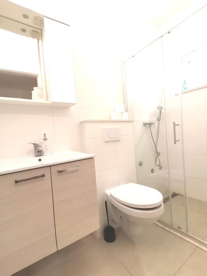 Apt White Idyll, 3 Bedrooms, 3 Bathrooms, Terrace Apt Promajna Bagian luar foto