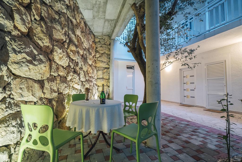 Apt White Idyll, 3 Bedrooms, 3 Bathrooms, Terrace Apt Promajna Bagian luar foto